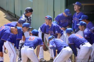 円陣で気合を入れる日立市役所のみなさん