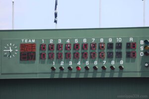 残すは9回の攻撃。レトロなスコアボード