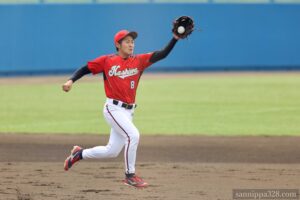 柏市役所のサード・片岡選手、いい守備が続きます