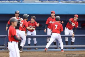 3点先制し、盛り上がる柏市役所ベンチ