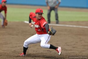 6回から柏市役所はルーキーの吉崎投手