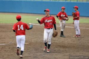 1死三塁。柏市役所は山崎投手から中村投手へ