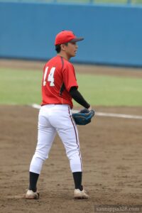 1死三塁。左打者の竹谷選手と相対します