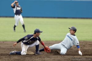 森光選手、好走塁で一気に二塁へ