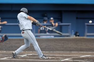 6回表1死、AKIRA・竹谷選手が3打席連続安打