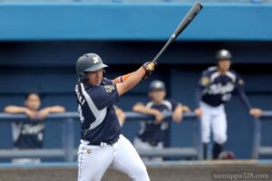 代打、ルーキーの西秋選手もヒットで続きます