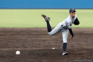 9番・鈴木選手も二ゴロで打ち取った森屋投手。最後の一球