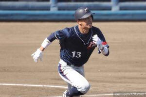 松戸市役所、ルーキーの瀬山選手。2安打と気を吐きました