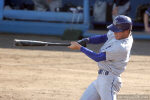 5回裏、ソロを放った京葉銀行・村岡選手